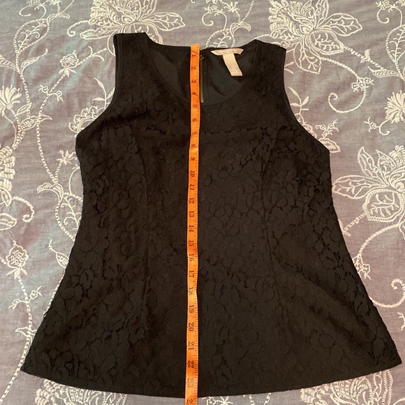 Black lace Banana Republic size 6 sleeveless blouse - Picture 5 of 5